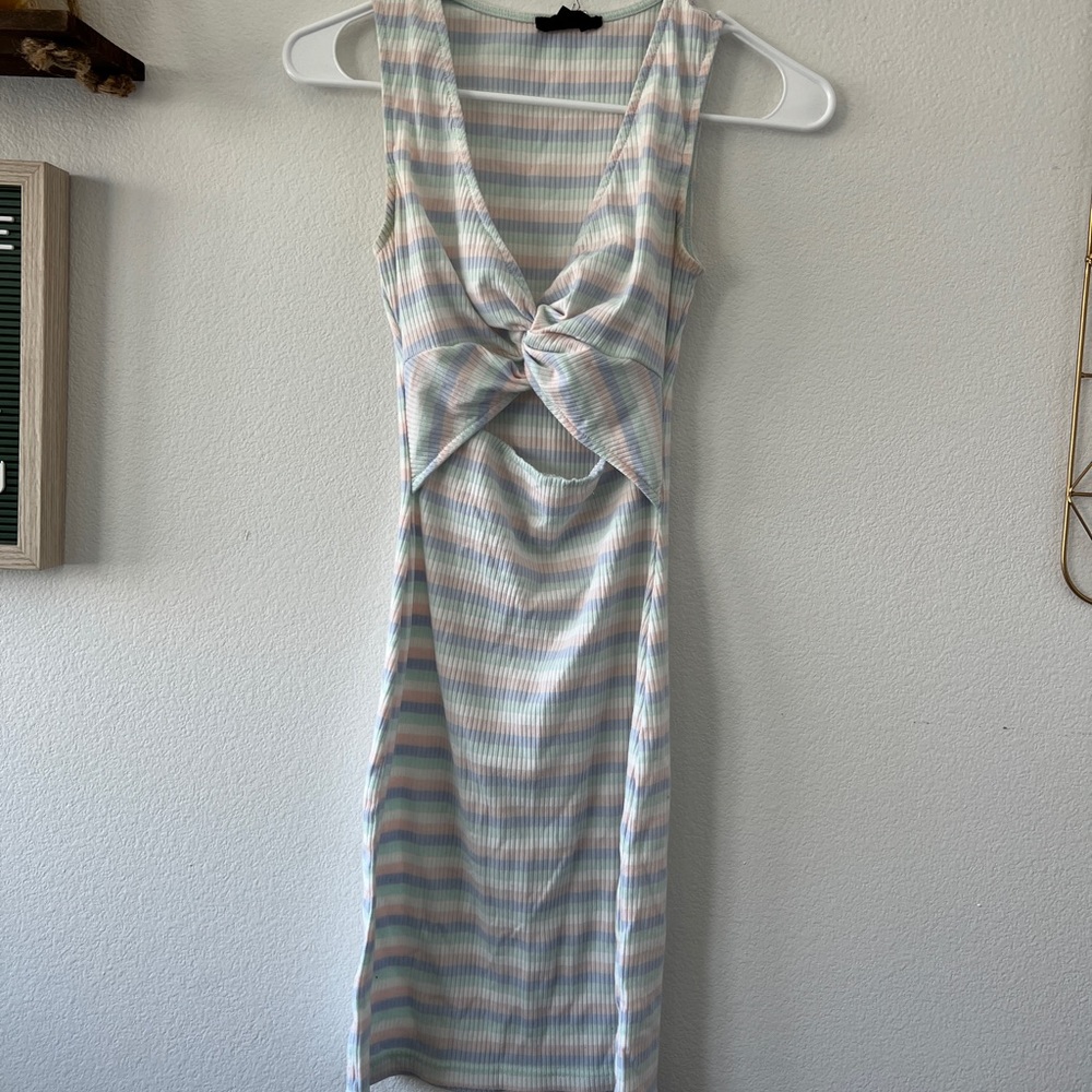 Ribbed, pastel striped bodycon dress with keyhole